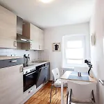 Penthouse Mit Blick Auf Den Yachthafen