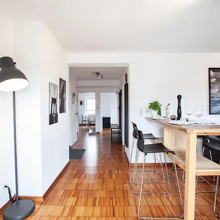 Penthouse Mit Blick Auf Den Yachthafen