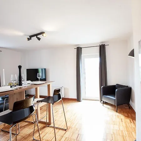 Penthouse Mit Blick Auf Den Yachthafen